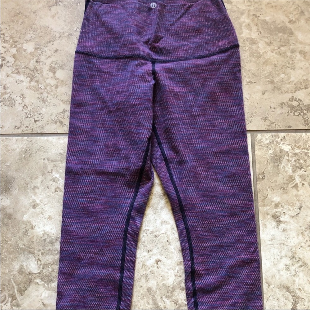 LIKE NEW Lululemon CROP Leggings Size 6